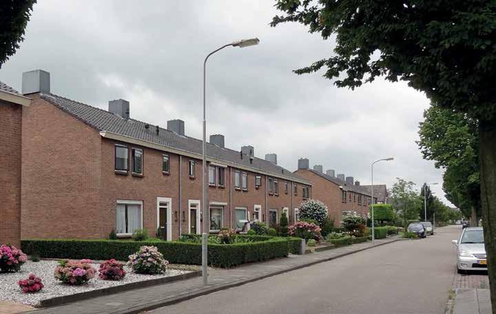 Parkstraat Wielstraat Beneden-Leeuwen 2 Bestaande toestand EEN EIGENTIJDSE EN TOEKOMSTBESTENDIGE TRANSFORMATIE De vraag van Woonstichting de Kernen aan de architect was om deze woningbouw uit de