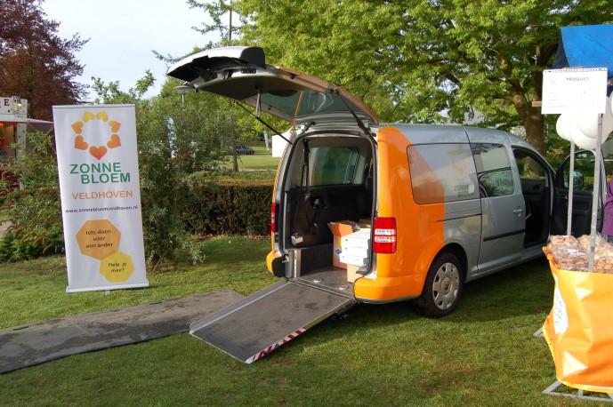 Ook was speciaal voor de gelegenheid de Zonnebloem-auto naar Veldhoven gehaald om te kunnen laten zien dat ook mensen met een