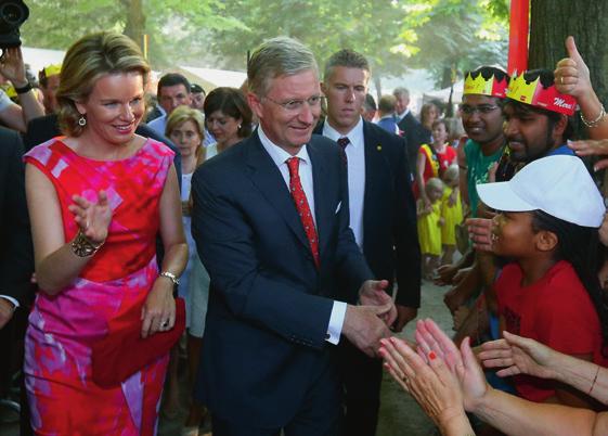 Paola 2 Het huidige koningspaar Kruis het juiste antwoord aan. Kroon prins Filip leert jonkvrouw Mathilde kennen nadat hij haar zus ontmoette op een sportwedstrijd. de foor in Brussel. een dansfeest.