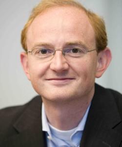 Prof. dr. Martijn van der Steen is co-decaan en adjunct-directeur van de NSOB en directeur van de Denktank.