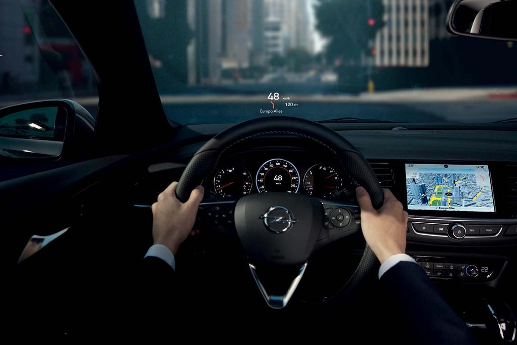 De geavanceerde assistentiesystemen van Opel maken gebruik van radar, camera s en sensors om de omgeving rondom de Insignia te scannen: Rear Cross Traffic Alert.