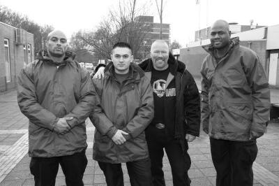 Maar worden hiermee ook de werkelijke oorzaken aangepakt? De straatcoaches in Zeist-West. Foto: Henry Siersma De straatcoaches worden geacht de jongerencultuur en hun straattaal te kennen.