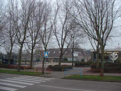 5. KASTEEL/VOORVLIET (LINSCHOTEN) Kasteel/Voorvliet (Gebiedstype W1.3) Het deel van deze wijk tussen de Dorpstraat en de Laan van Rapijnen bevat naast veel vrijstaande woningen ook een supermarkt.