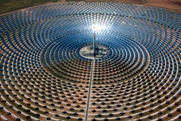 19 Uitwerking techniek Solarfield Solar reserve (kampioen in prijs) realiseerde een goedkoper spiegelveld door: Lichter staal Dunner glas Efficiëntere