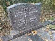 Anton is overleden op 16-09-1991 in Meppel, 76 jaar oud. Van het overlijden is aangifte gedaan op 20-09-1991.