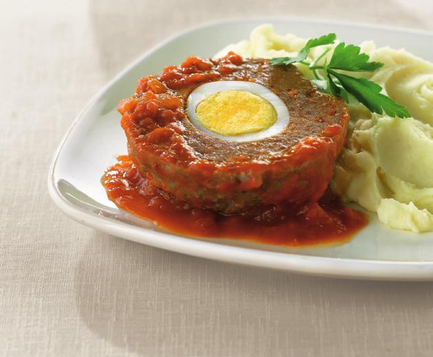 Vogelnestjes traditionele tomatensaus Half versneden gehaktballetjes gevuld met een vers