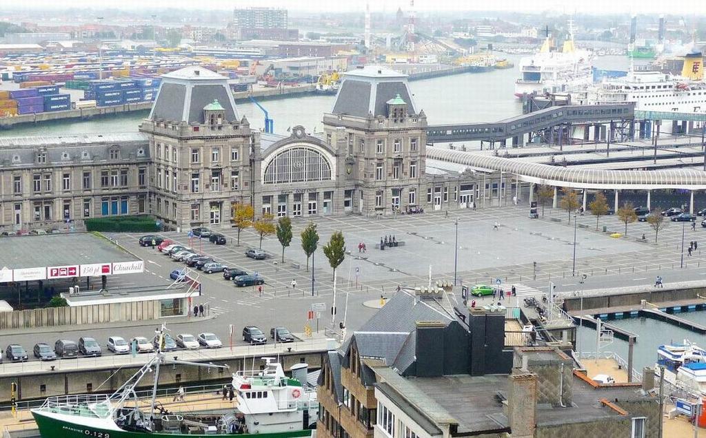 Met het Station van Oostende heeft het Stadsbestuur grootse plannen, ze onderzoeken een totale reconversie van de stationsbuurt.