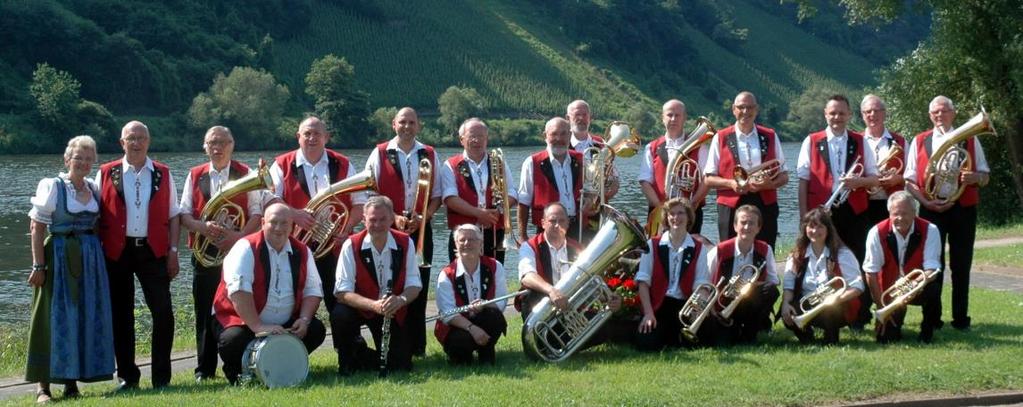 Ik speel nu ongeveer 10 jaar bij OLM nadat Gerrit Jansen en ik via Mart Jansen zijn gevraagd in te vallen voor een optreden in Rees, Duitsland.