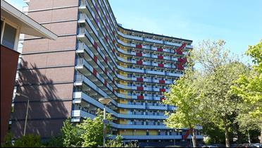 Eigendom Volkhuisvesting, 1974 Schipholplein 208 appartementen: 81C, 117D, 10E collectieve cv