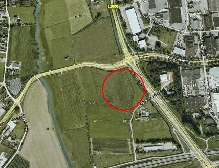 2. Geplande ontwikkeling Het tankstation van Van Dijkhuizen (Total) is op dit moment gevestigd op de hoek van de Echteldsedijk / Havendijk aan de rand van het centrum van Tiel (figuur 1, links).
