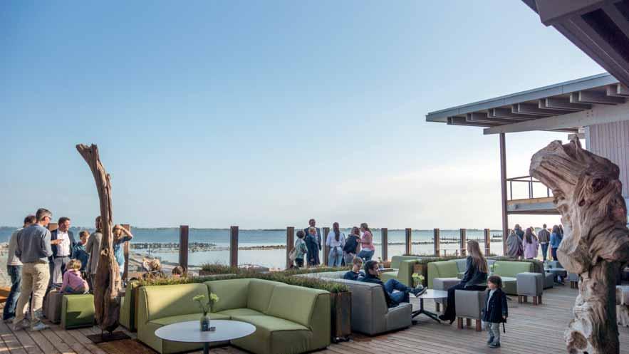 Michel Schreuders Eigenaar Werelds aan het Strand De inrichting van de beachclub is er op gericht iedere bezoeker het wow-effect te geven als hij of zij binnenkomt.