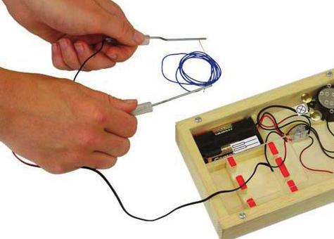 D tester unctie tester voor verbruikers: Test de functie van motoren, lampjes, etc. met de twee contacten op de punaises.