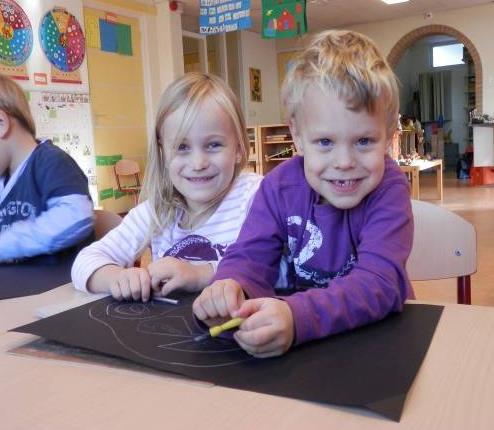 We streven er naar niet meer dan twee leerkrachten per groep te laten werken. 4.4 Doorstroming naar volgend leerjaar Kinderen zitten minimaal anderhalf jaar en maximaal 3,5 jaar in de groepen 1 en 2.