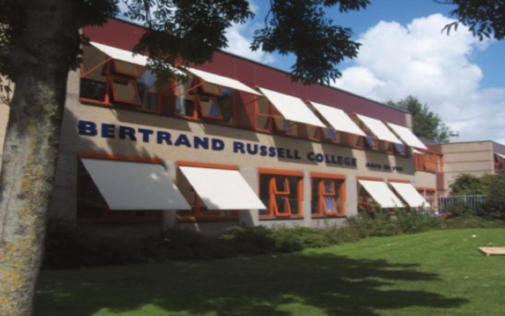 BERTRAND RUSSELL COLLEGE WAAROM DOORSTROMEN NAAR 4 HAVO Het Bertrand Russell College heeft ruim 1000 leerlingen en ongeveer 100 personeelsleden.