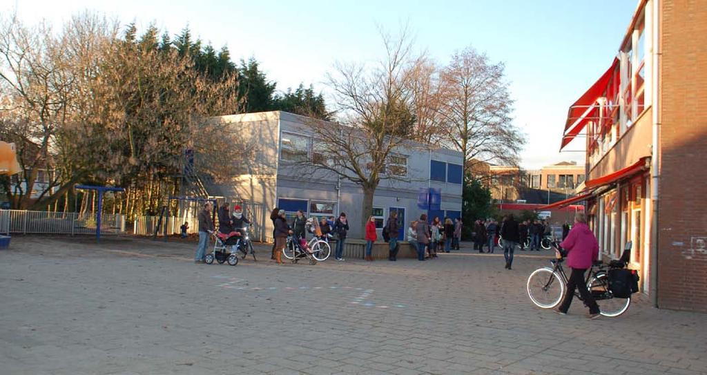 Beatrixschool plaats: Pijnacker onderwijs: christelijke basisschool ca..700 m2, semi-openbaar fase: uitvoering maart 204 ontwerp: Loes Kellendonk Architectuur kosten: ca. 50.000,- (incl.