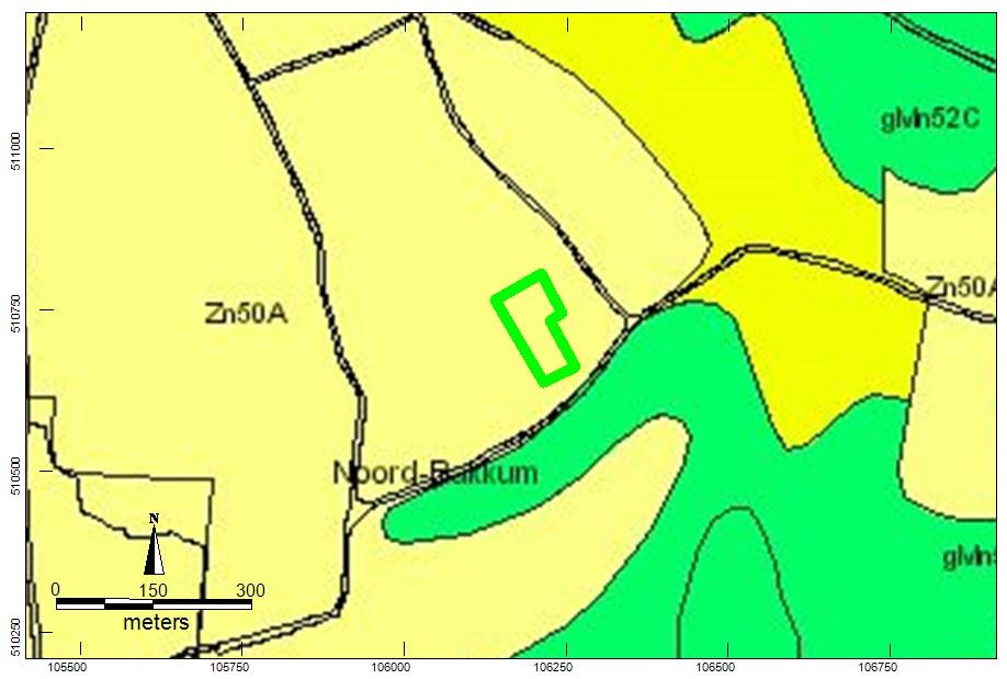 Uit de geomorfologische kaart blijkt dat het plangebied ligt in een zone met afgegraven of geëgaliseerde duinen en strandwallen (code 2M49). 12 Afbeelding 5. Bodemkaart van het plangebied).