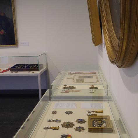 De collectie van de Stichting op Museum Bronbeek In de komende jaren wordt Paleis Het Loo ingrijpend verbouwd en uitgebreid. Naar verwachting zal deze operatie tot medio 2021 duren.