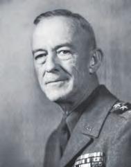 Taaie werkpaarden van Old Hickory Major-general Charles H. Corlett (1889-1971), de commandant van het Amerikaanse XIX e Legerkorps. De Old Hickory en de Red Horse maakten onderdeel uit van dit Korps.