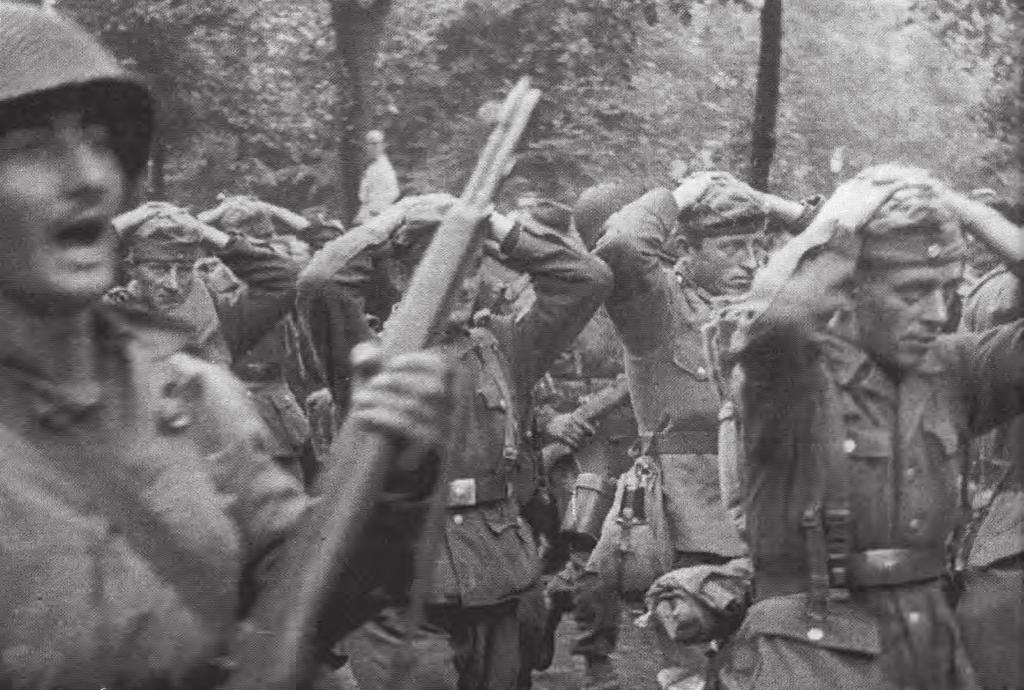 Het afvoeren van Duitse krijgsgevangen na de gevechten in Oost en tussen Maarland en Rijckholt. dat An naar buiten kwam ontstond een schotenwisseling tussen enige Duitse en Amerikaanse soldaten.
