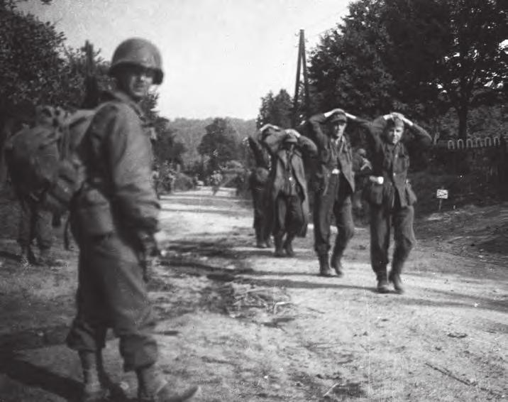 Deur dichtgegooid Duitse krijgsgevangenen worden op 13 september via Moerslag afgevoerd.