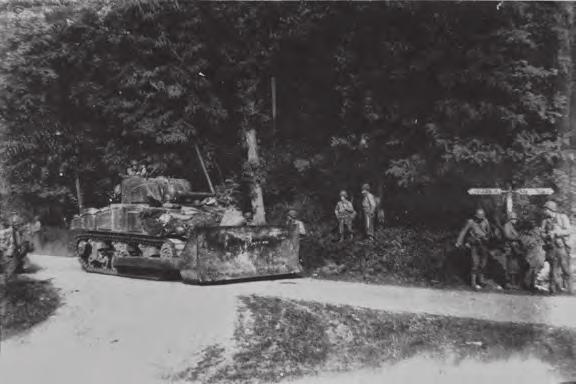 Een tankdozer op de splitsing Moerslag-Bukel. Deze gevaarten werden gebruikt voor het opruimen van versperringen.