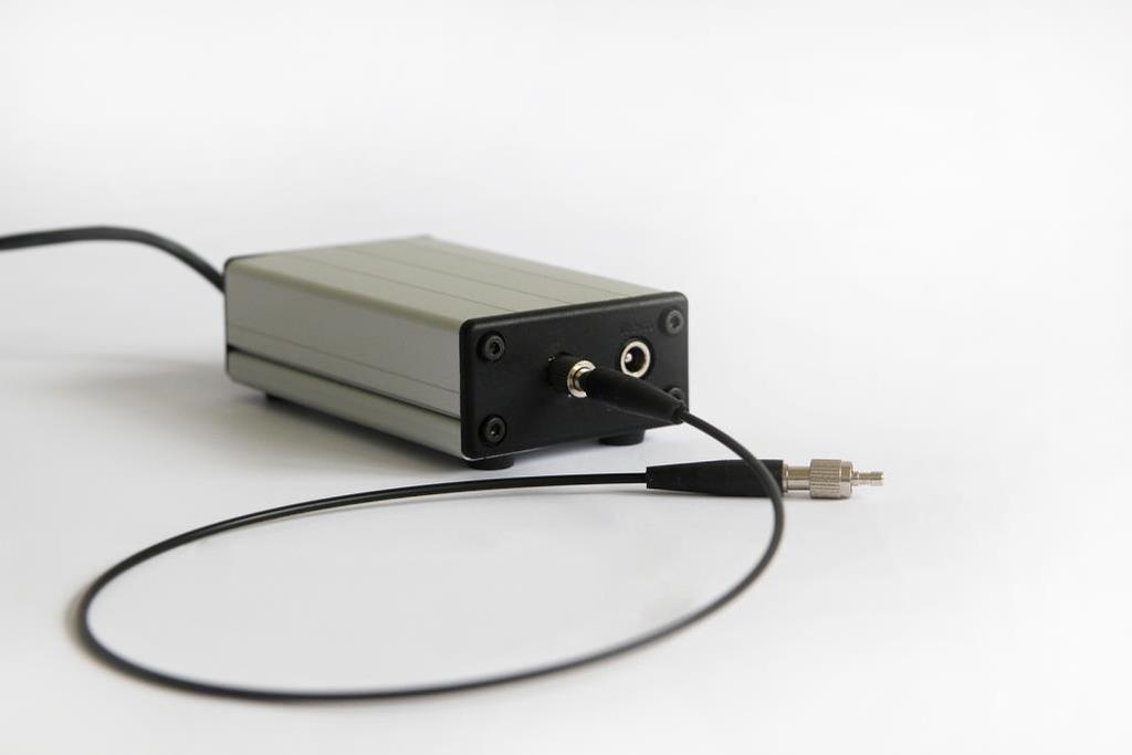 Korte beschrijving DE CMA Spectrometer 012 is een eenvoudig te gebruiken USB-spectrometer waarmee nauwkeurig gemeten kan worden binnen een bereik van 260 940 nm.