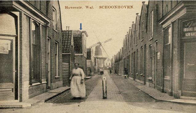 3 Havenstraatse Wal 15 Ansichtkaart van de Havenstraatse Wal uit +/- 1915 (uit archief samensteller) Het pand aan de Havenstraatse Wal 15 (zie pijl op bovenstaande ansichtkaart),