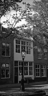 Wendels bezit meerdere huizen in Schoonhoven: aan de Tol, de Korte Dijk, de Oude Haven WZ en het Klooster 8.