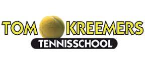 Tennisles Tennisschool TSTK Tennisschool Tom Kreemers verzorgt de tennislessen voor TV Giessenburg. De tennisleraar heet Jesse Timmermans.