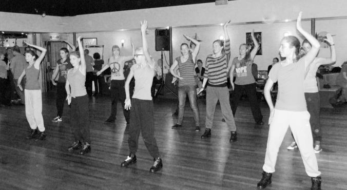 30 jaar A.V.O. De samenwerking tussen de dansverenigingen/ dansscholen startte rond 1981/1982 met de Werkgroep Dans. André van de Plas had daar een belangrijke stem in.