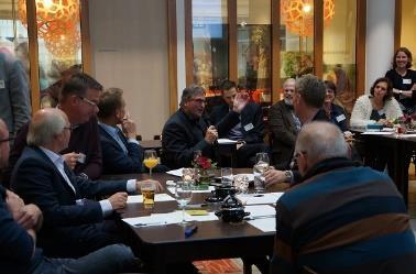 Samenvatting en afsluiting Er volgt geen plenaire terugkoppeling. De notulisten en de tafelvoorzitters werken samen de dialogen uit.