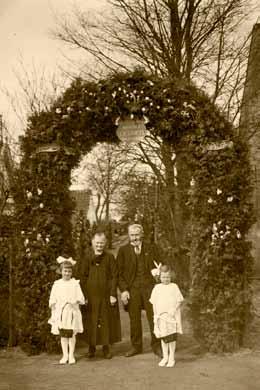 Kinderen uit het eerste huwelijk geboren te Castricum: 1 Willem geb. 11-9-1853, tr. (1) met Leentje Deijle, (2) met Maria Cornelia Barbara van der Klugt zie 13 2 Pieter geb. 1-1-1856, overl.