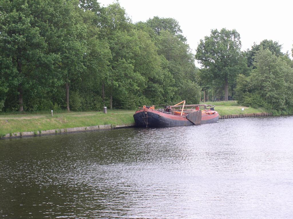 HET VA R E N I N D E OMMELANDEN Na de vele onderhoudswerkzaamheden zijn de meeste diepen en kanalen in de provincie Groningen weer op orde; er kan weer volop gevaren worden.