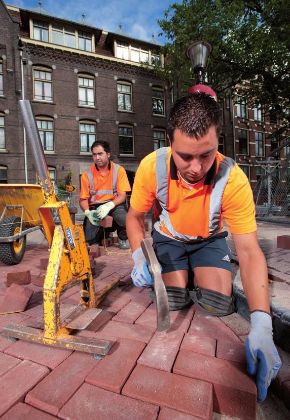 Verzekeringen en werk Wilt u een verzekering aanvragen, veranderen of afsluiten? Dan kan de verzekeraar vragen stellen over erfelijke aanleg in de familie.