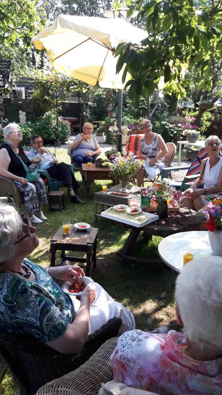 Op 20 juni waren we te gast in de mooie tuin van Mat en Josée van den Eertwegh.