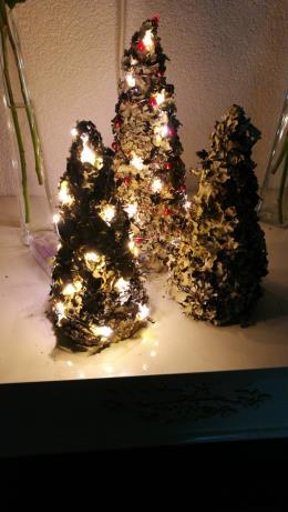 Zonder verdere kerstversiering kunt u de kegels na de kerst ook nog prima als decoratie gebruiken.