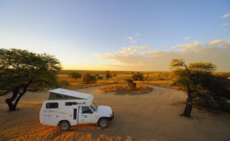 Vertrek vanuit het verhuurdepot en rijden op eigen gelegenheid naar de camping nabij Windhoek.