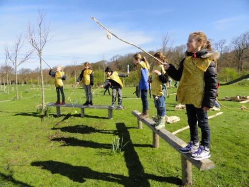 Rondje Motte Onderbouw Een echte natuurkoning of natuurkoningin zijn of middeleeuwse spelletjes spelen bij het Mottekasteel: Terra Maris heeft voor de groepen 1 t/m 4 verschillende leuke programma s