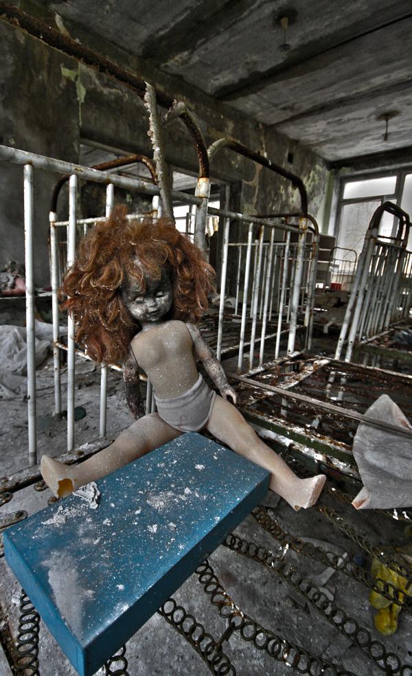 4.4.Welke gevolgen had de ramp voor de kerncentrales in de rest van de wereld?... 9 5. De veranderde natuur in Tsjernobyl... 10 5.1. Wat is er bijzonder aan de natuur in Tsjernobyl?... 10 5.2.