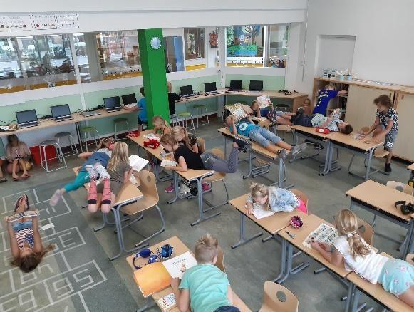 De kinderen zijn dolenthousiast over de aardse extremen en de proefjes die we rondom dit thema ondernemen. Misschien hebben ze er zelf thuis al iets over verteld.