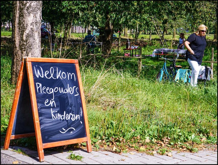 Jaarverslag LOKALE NETWERKEN GEZINSVORMEN 2017 Het is voor kinderen, die (tijdelijk) niet meer thuis kunnen wonen, belangrijk om in een ander gezin of gezinsvorm op te kunnen groeien (Jeugdwet).