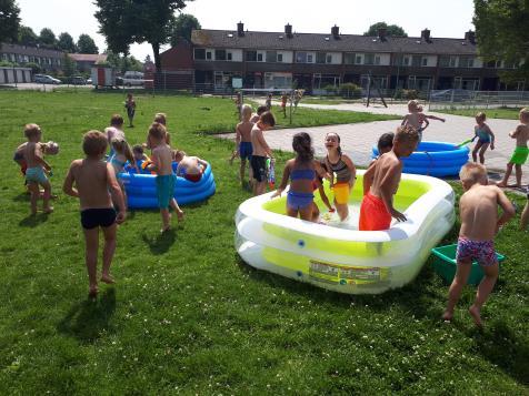 Excursie Nabershof: Vrijdag zijn we met de groepen 5 en 6 naar de Nabershof (museumboerderij) in Emmen geweest.