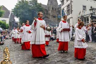 Zondag j.l. was het 13 mei, de feestdag van Sint Servaas. Het was een mooie dag om de stadsprocessie, zeker nu, in het jaar van de 55ste heiligdomsvaart.
