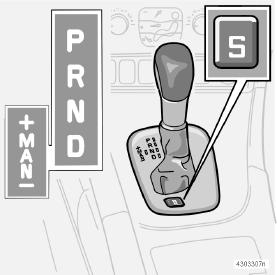 Starten en rijden Automatische versnellingsbak Geartronic 4 Op de S60 R met Geartronic zit een knop met het opschrift S bij de keuzehendel in plaats van de knop W.