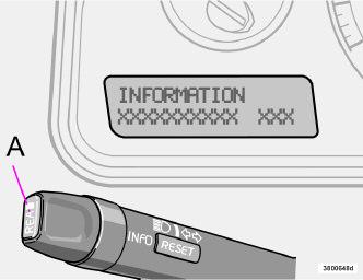 Instrumenten, schakelaars en bediening Informatiedisplay Displaytekst Wanneer er een controle- of waarschuwingslampje oplicht, verschijnt er tevens een bericht op het display.