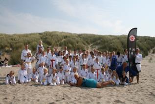 Vers van de pers De scholen zijn weer even begonnen, en voor diegene die zich hadden opgegeven hebben we afgelopen zaterdag 26 augustus de opening van ons nieuwe seizoen met de strandtraining die we