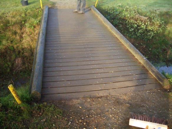 In nauw overleg met hoofd greenkeeping zijn bomen en het struikgewas langs de baan gesnoeid en uitgedund.