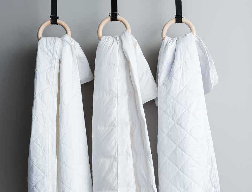 even afkoelen onder je zomerdekbed 39. 95 dekbed cotton summer Dit dekbed valt soepel om het lichaam, is antiallergisch en door een speciale behandeling kan de vulling niet verschuiven.