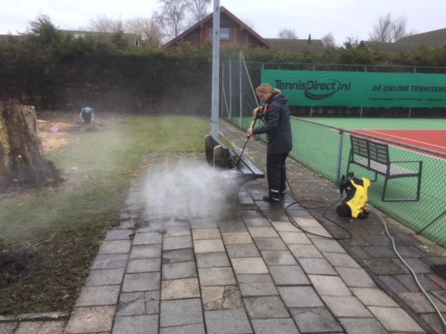 Op de laatste competitiedag organiseren wij een barbecue. Het is niet alleen voor de competitiespelers, maar voor alle leden en familieleden. Dus noteer alvast: zaterdag 2 juni vanaf 18.00 uur.