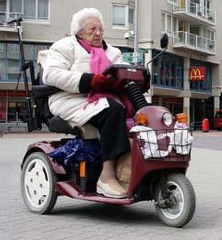 Een anekdote: 90-plusser breekt heup 2 Een 95-jarige leren scootmobiel